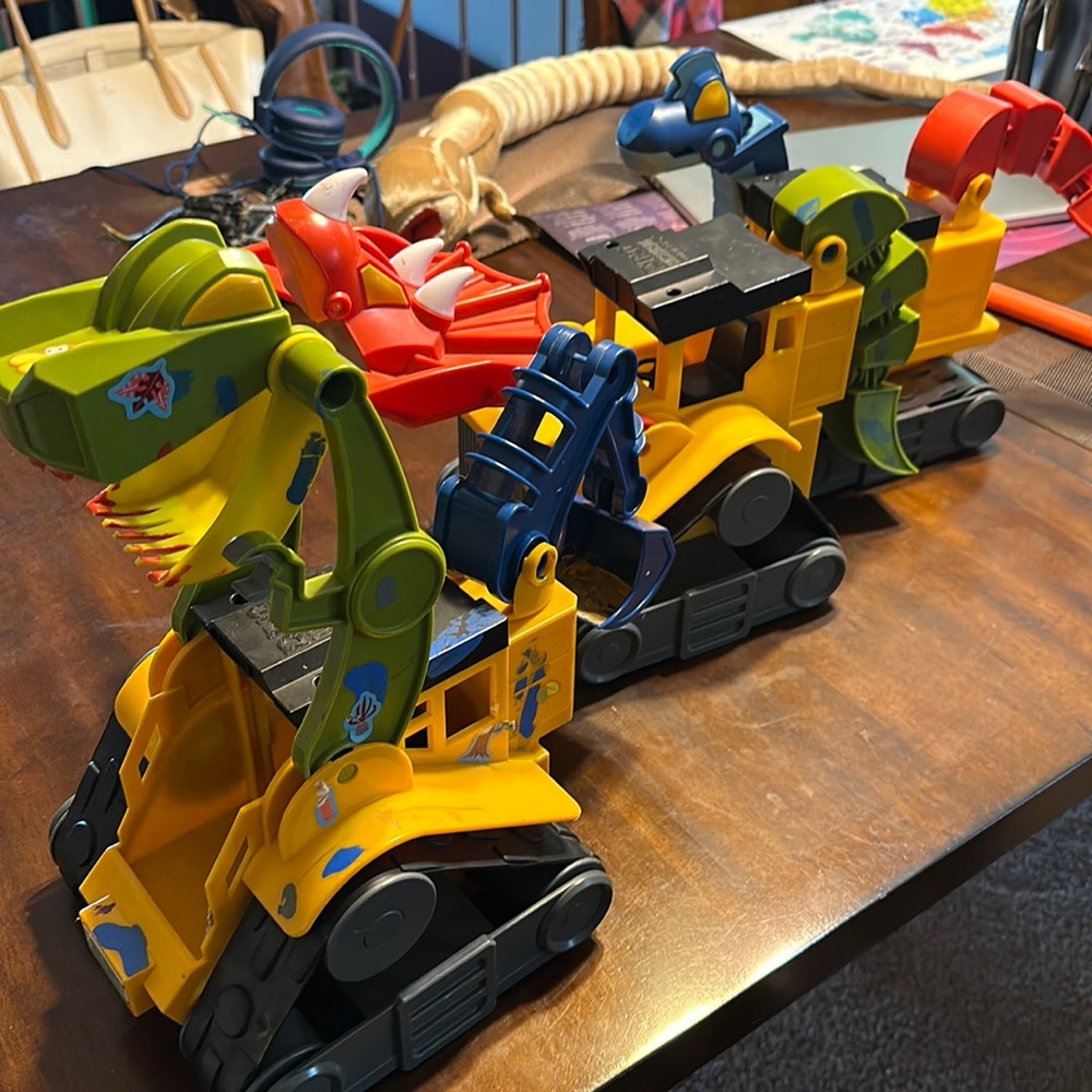 3 DinoTrucks